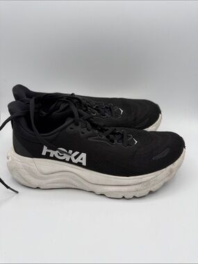 Hoka Arahi 8 women’s 7 Black and White Cushioned Running Shoes S12